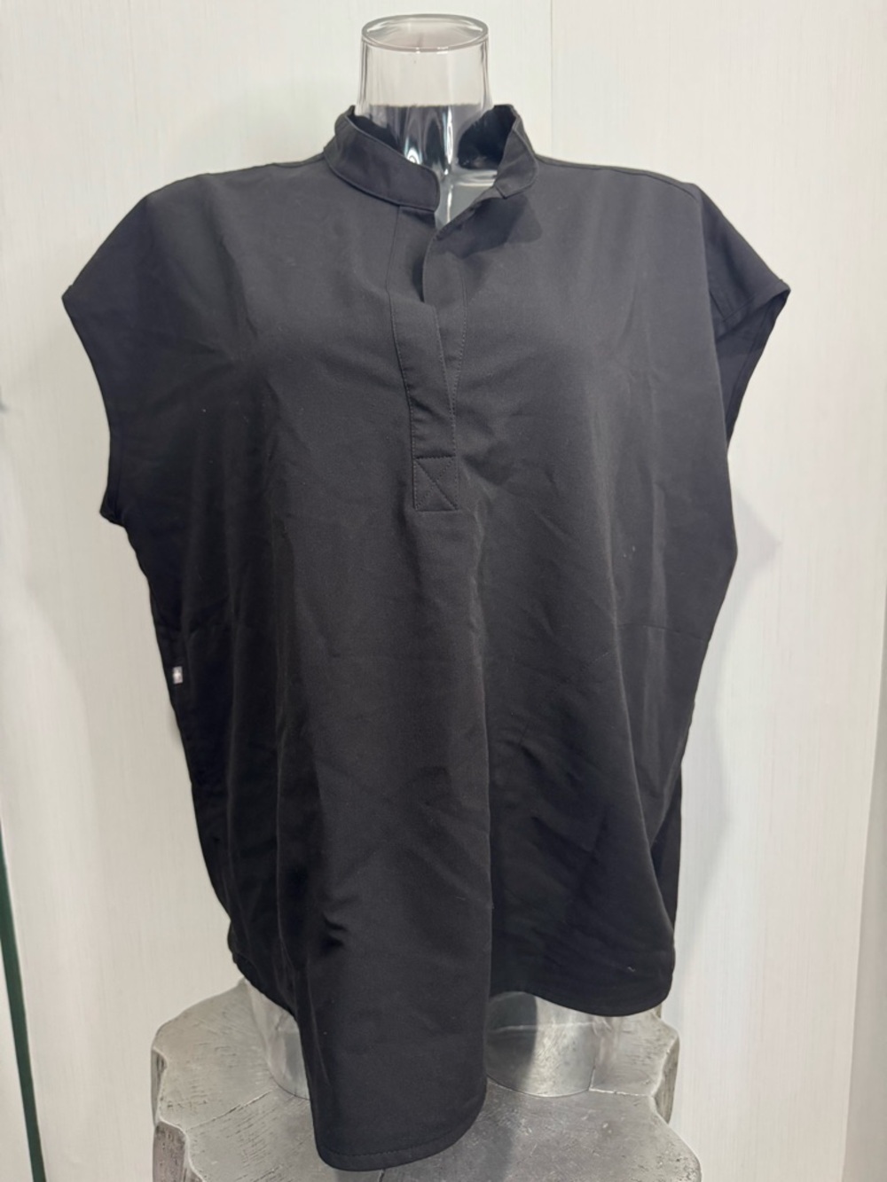 FIGS Rafaela Scrub Top. Black. XL. No flaws noted.